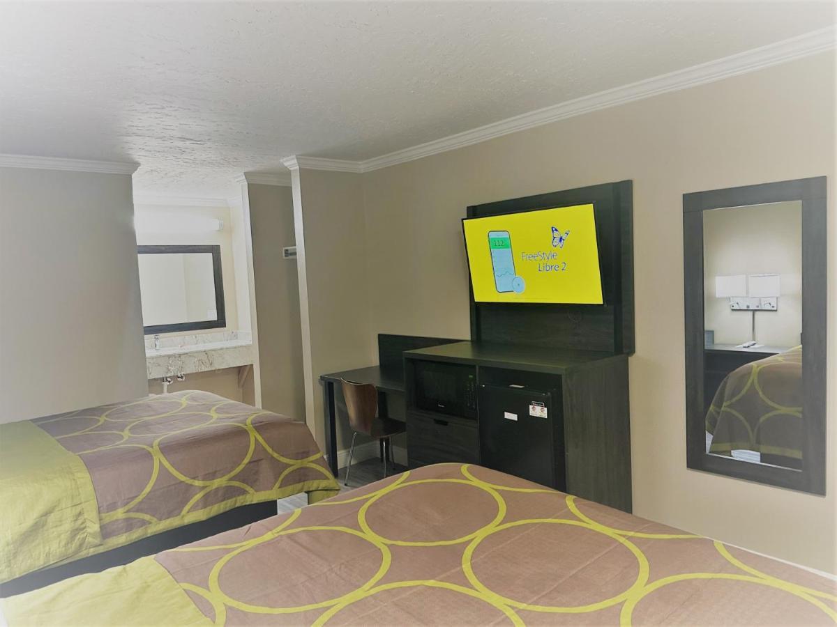 Super 8 by Wyndham Picayune Bagian luar foto