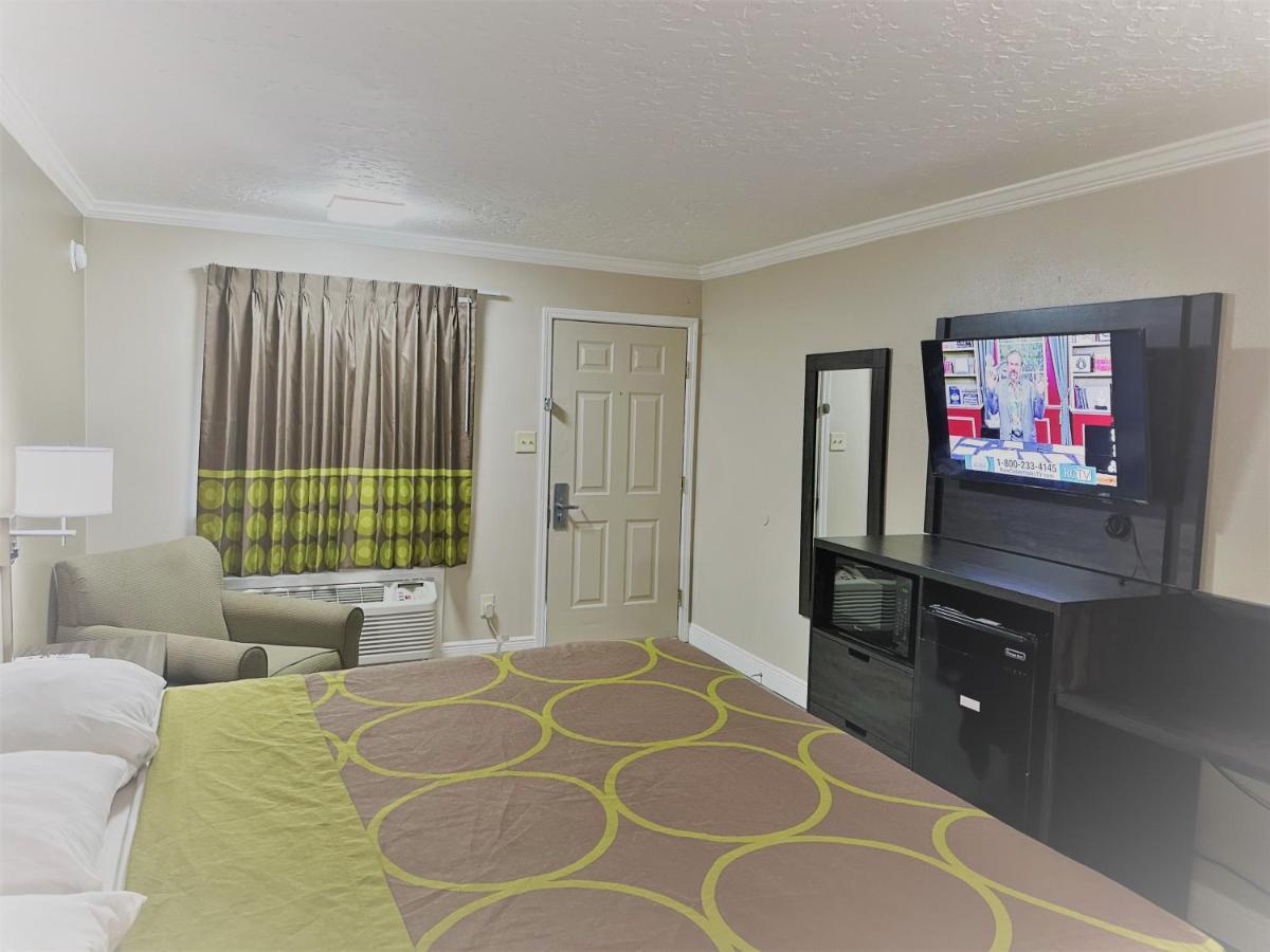 Super 8 by Wyndham Picayune Bagian luar foto