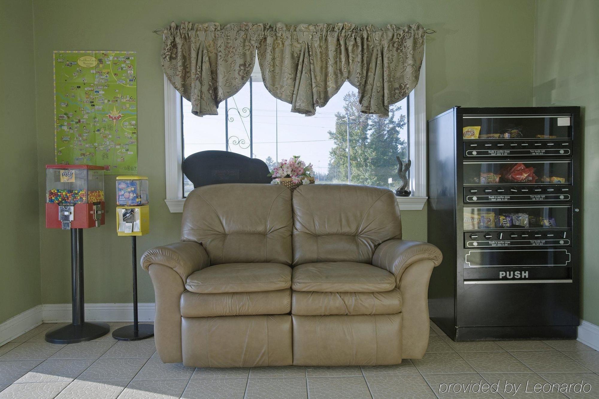 Super 8 by Wyndham Picayune Interior foto