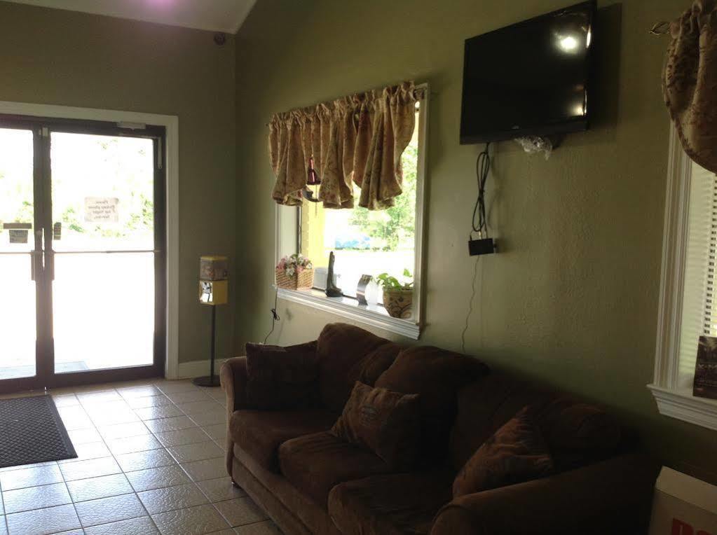 Super 8 by Wyndham Picayune Bagian luar foto